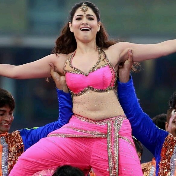 Dancers Touching -tamannah-bhatia-Armpits-sexy-creamy-shaven-yummy-actress-armpit-stills