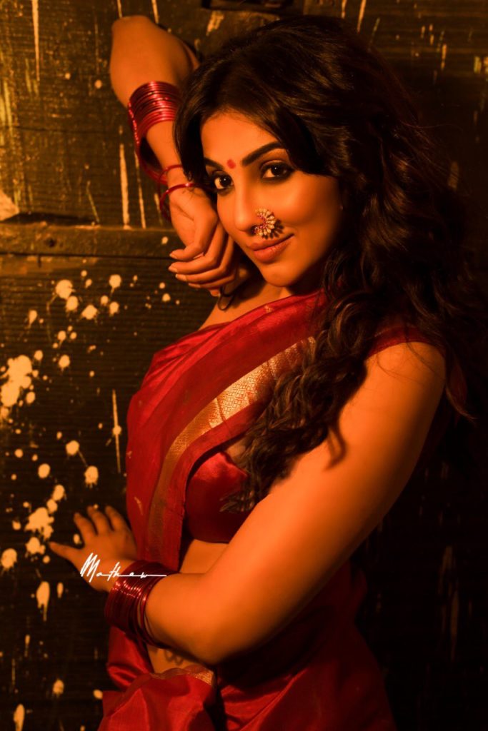 Yennai arindhaal villie actress-Parvatii nair_sexy hot saree stills