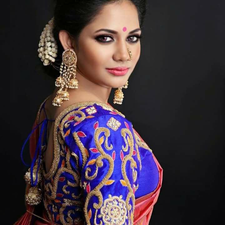 sexy saree side boobs show Aishwarya dutta