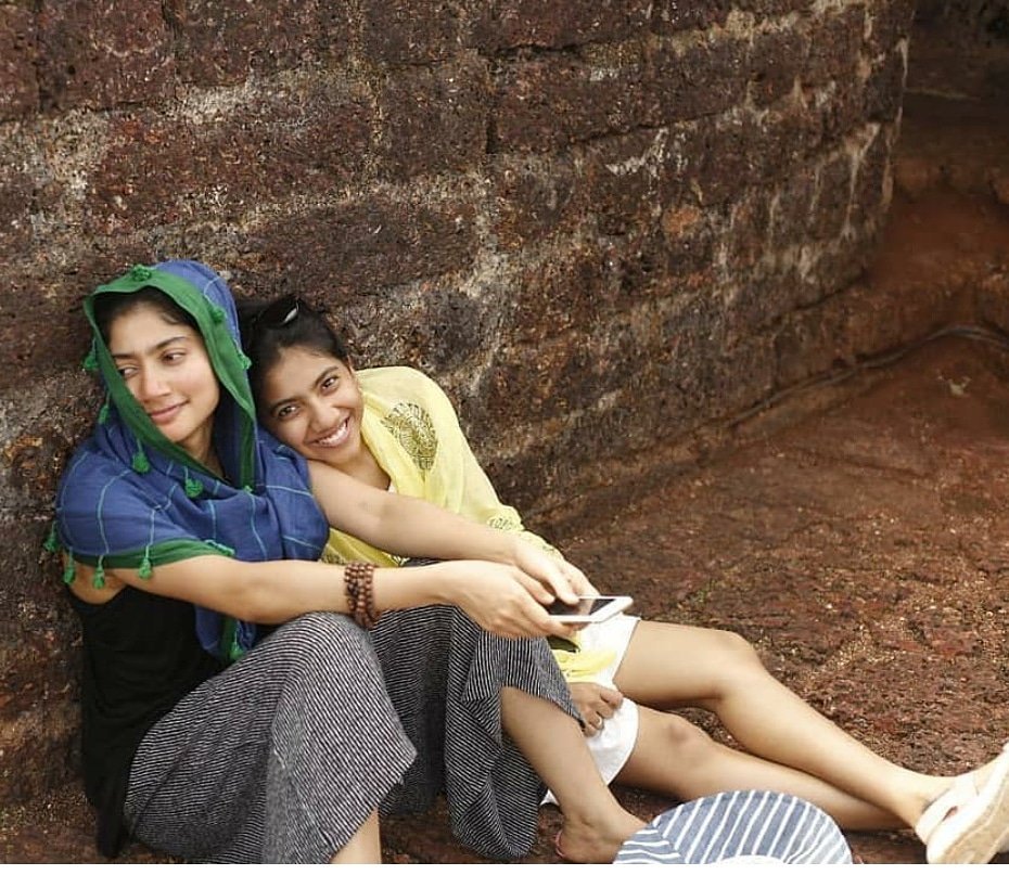 actress Sai Pallavi with sister photo sismance gallery