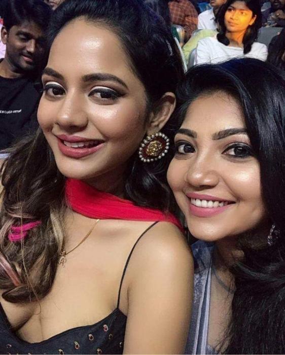 Aishwarya Dutta rounded boobs cleavage stills