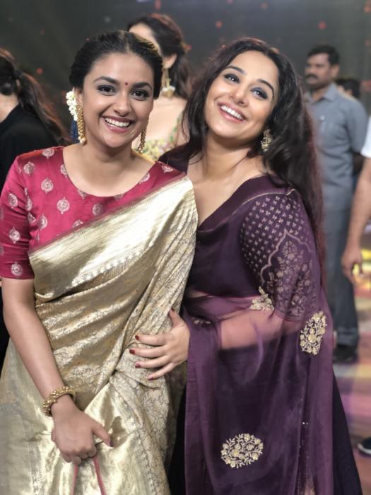 Dazzling-Keerthy-suresh-with-milf-beauty-vidya-balan-At-Yesterday-TSRTV9-National-Film-Awards-stills