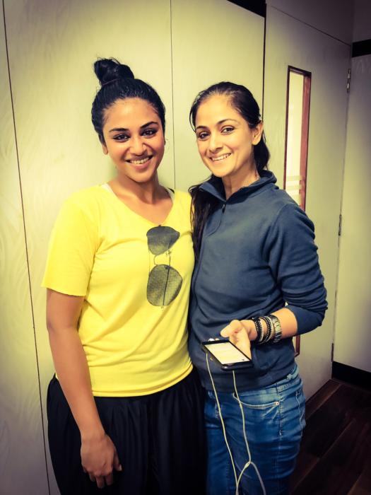 actress indhuja with evergreen petta lead actress simran